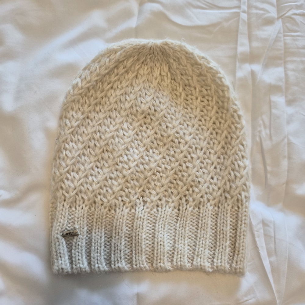American Eagle Outfitters Cozy Cream Knit Beanie